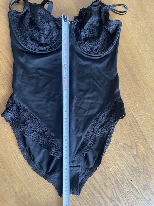 Koronkowe body Triumph, 85c, rozm M, czarne, seksowne