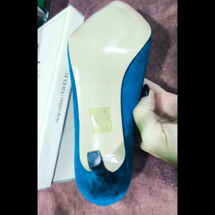 Туфлі на шпильці