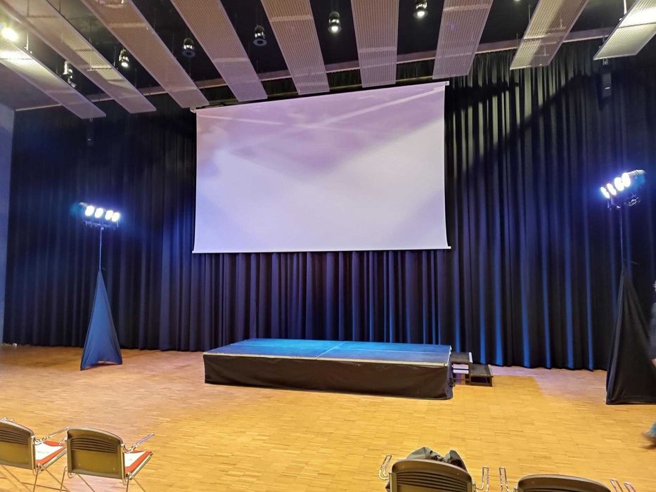 Podesty podest sceniczne scena nagłośnienie D&B światło konferencja