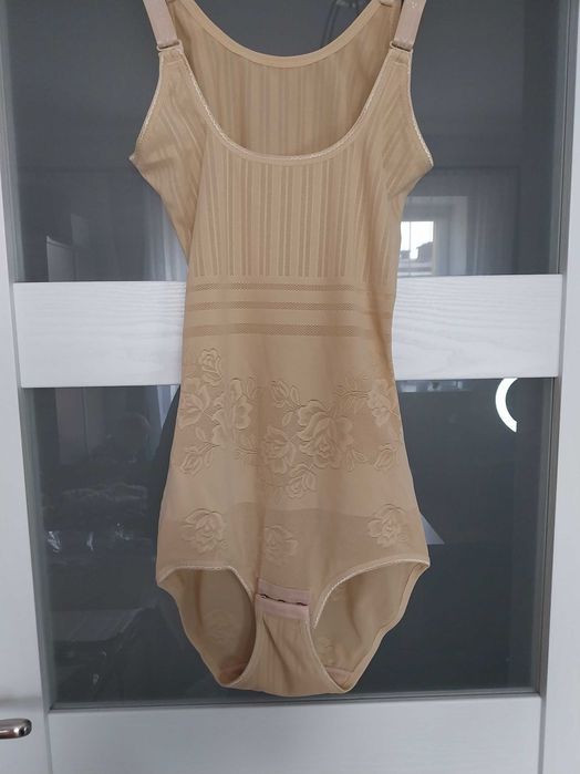 Body modelujące beżowa M