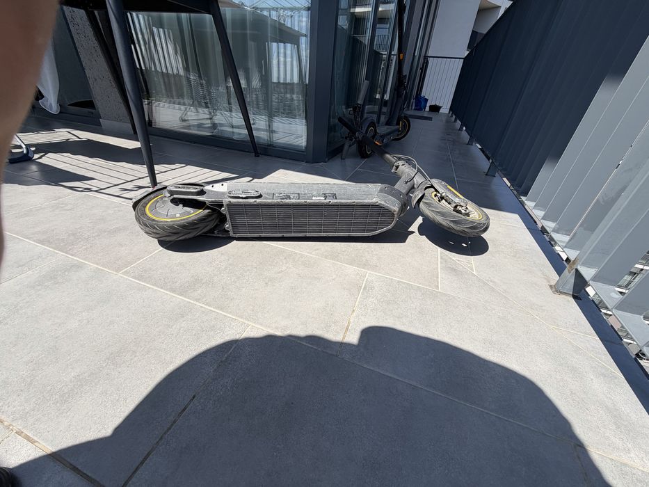 Segway Nibebot Kickscooter MAX G30E II в нормальному стані