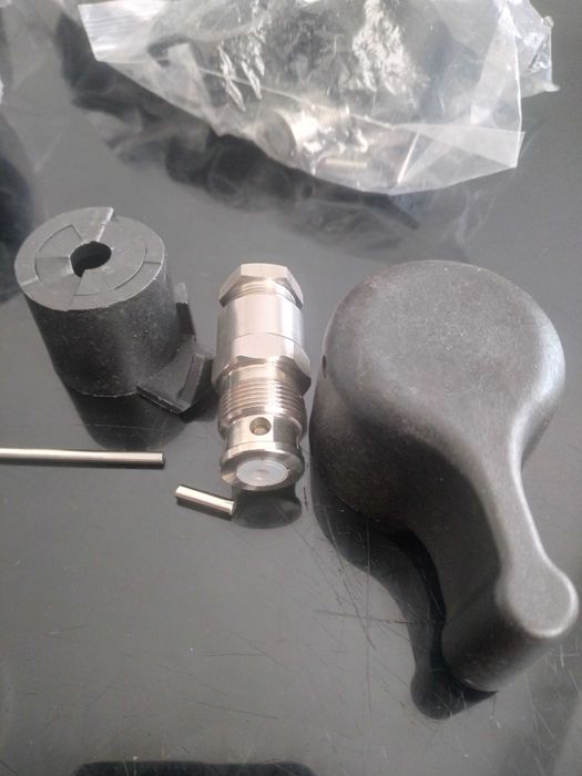 Zawór przelewowy Graco 695,795 Mark  V VII ProContractor ,1095 Airlesc