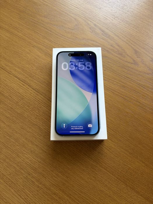 Apple iPhone 15 128 GB | Bardzo zadbany + 13 etui w zestawie
