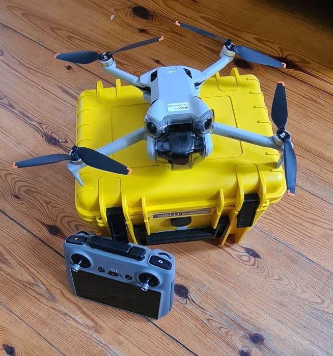 Dron DJI Mini 4 Pro RC2 + walizka B&W