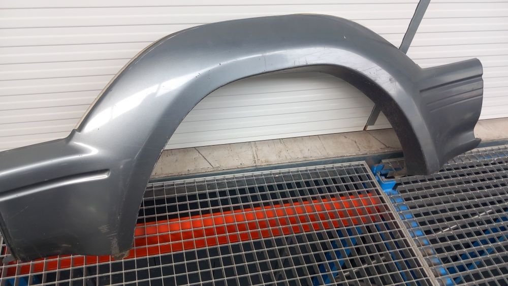 Revestimento do guarda lamas traseiro direito Toyota Land Cruiser