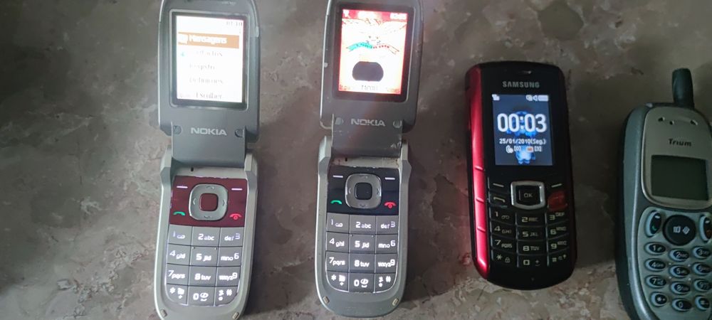 Telemóveis a funcionar.bem estimados.