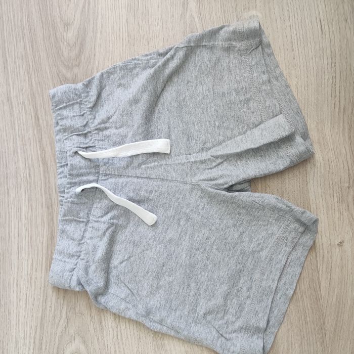 Calções e T-shirt Benetton (4 anos)