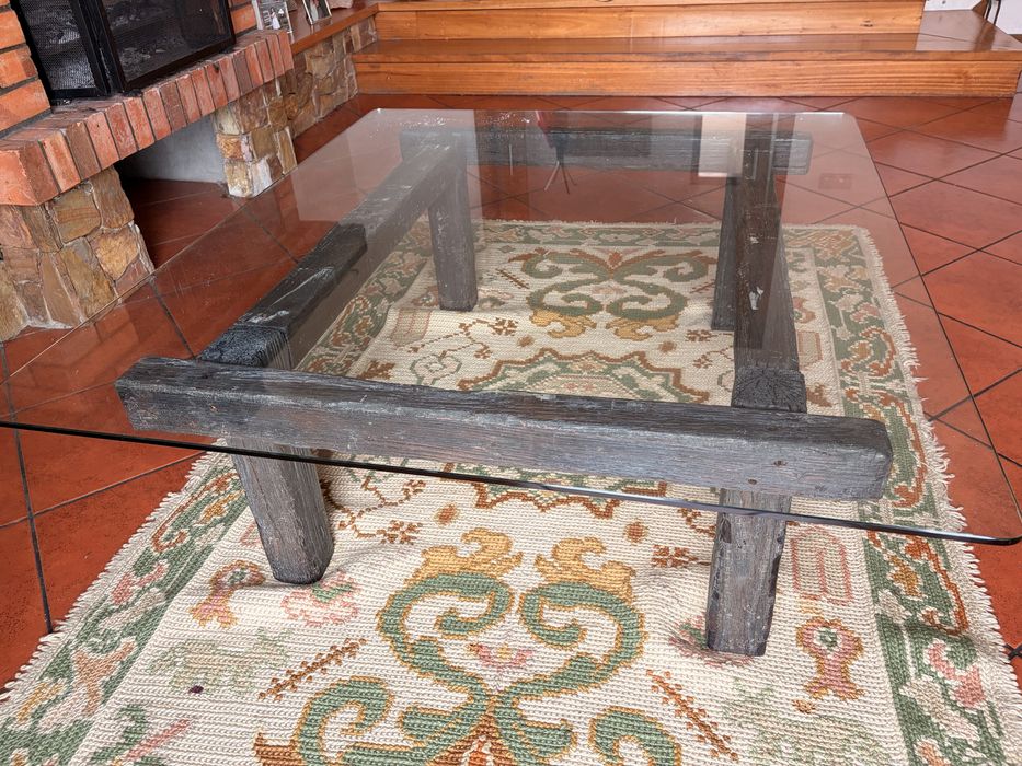 Mesa de Centro Rústica/Industrial – Vidro Temperado e Madeira Maciça