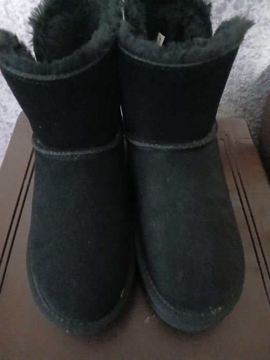 Продам угі натуральный замш,39розмір