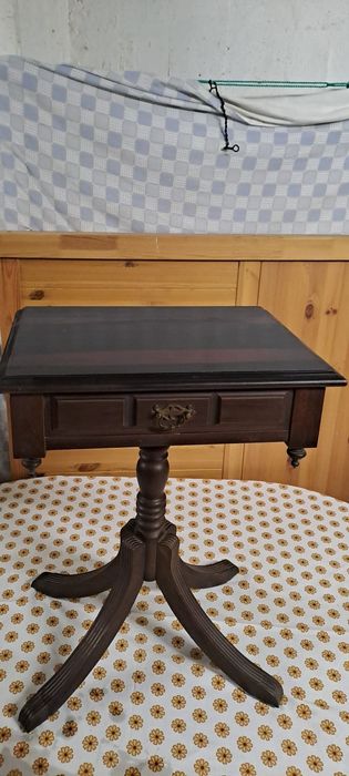 Mesa de Apoio de Madeira