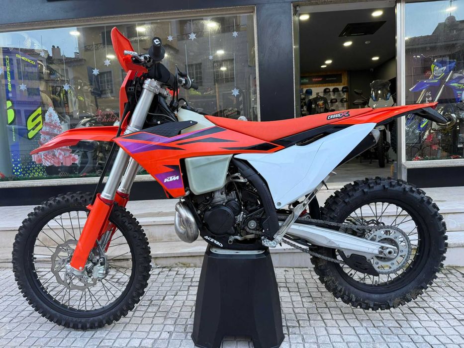 KTM 300 TBI modelo de 2024