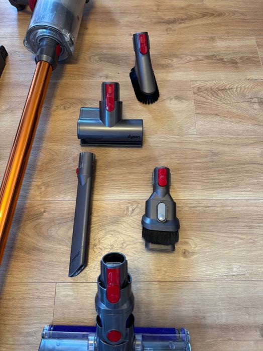 Dyson v10 Absolute
