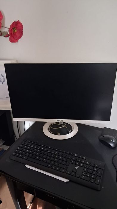 Monitor de computador da marca ASUS