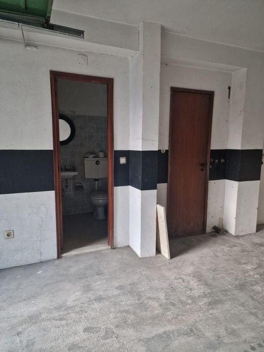 Garagem à venda em Viseu – Entrada direta pela rua