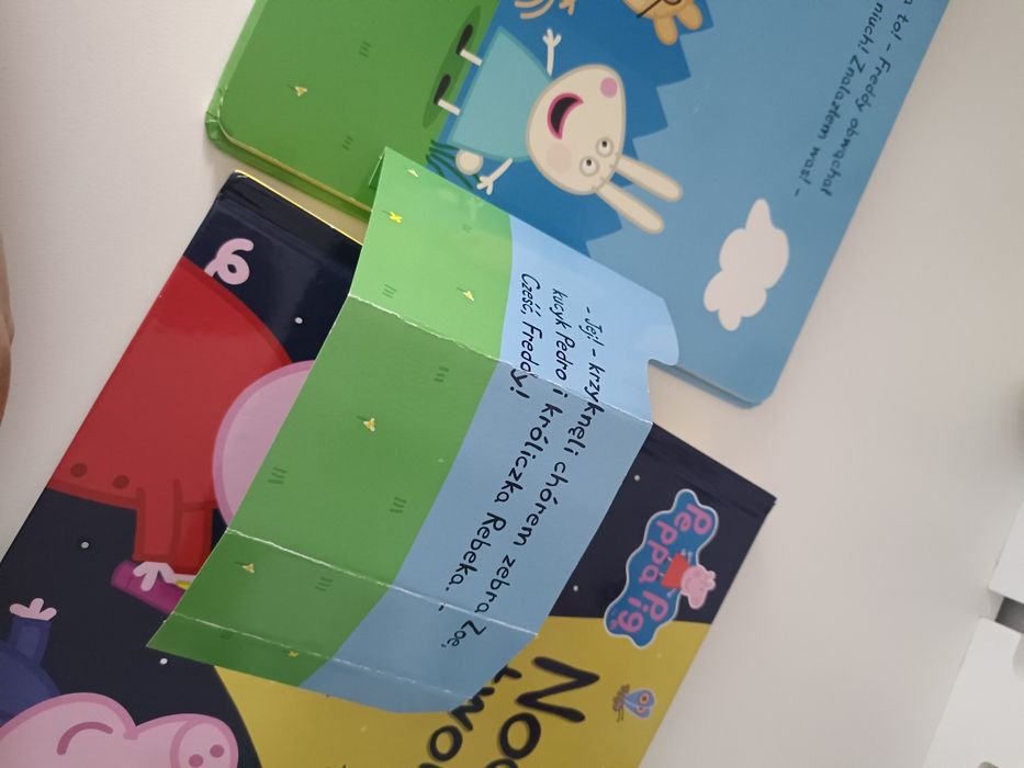 3 książki Świnka Peppa z serii Odrywaj i czytaj oraz odkrywanka