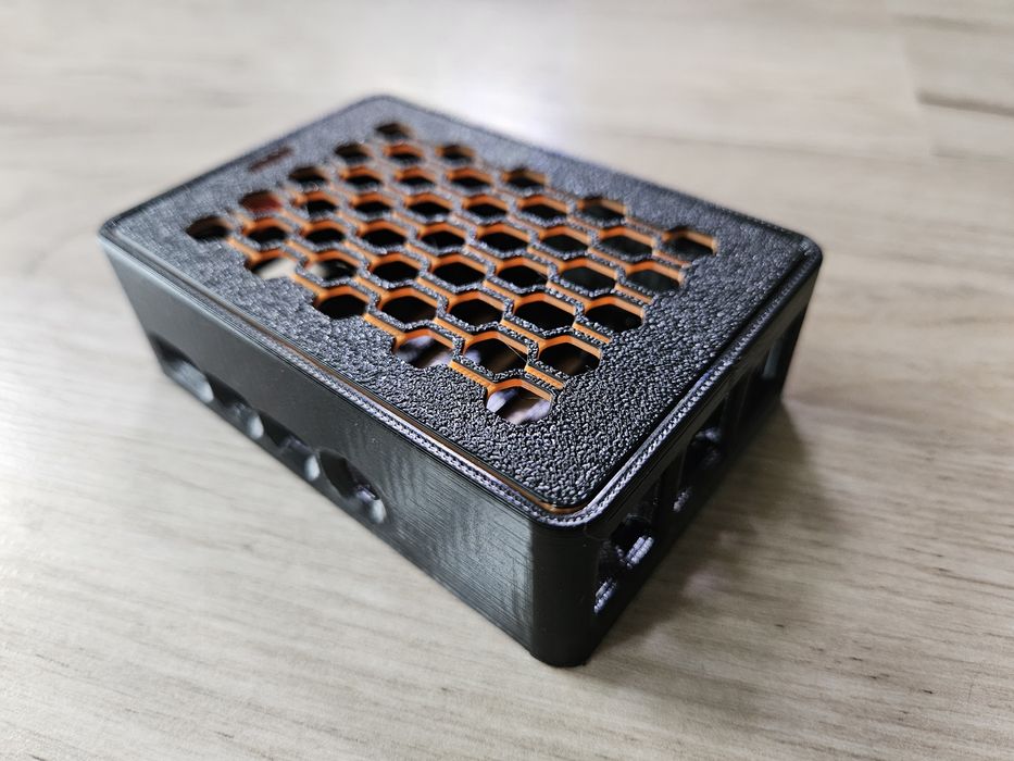 Raspberry Pi 4B 4GB + obudowa Advantech z HAT + zasilacz + karta 64GB