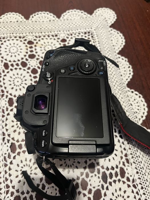 Продам фотоапарат Canon 80d + 24мм efs
