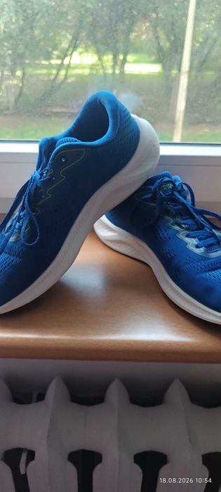 Buty i ubrania dla nastolatka lub dla mężczyzny