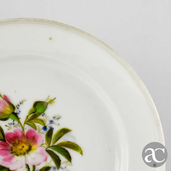 Prato raso porcelana europeia, séc. XIX pintado decorado com flores N8