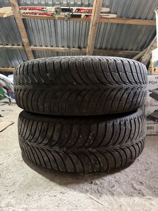 Пара зимових шин Goodyear 215/65 R16