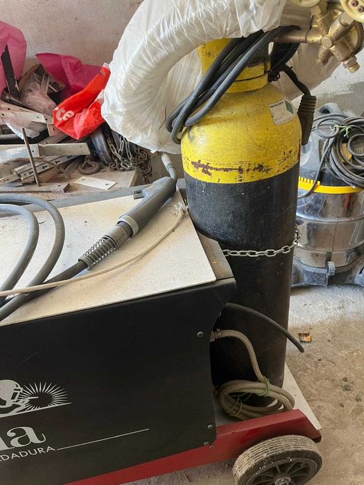 Máquina de soldar semi-automática marca GALA