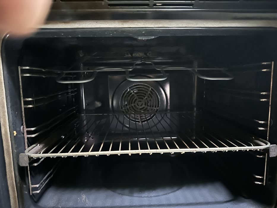 Forno Elétrico Electrolux — Modelo EOC2420BOX