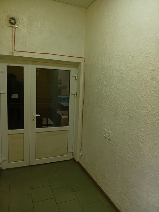 Здам 2 приміщення різною площею 18Кв і 6кв м