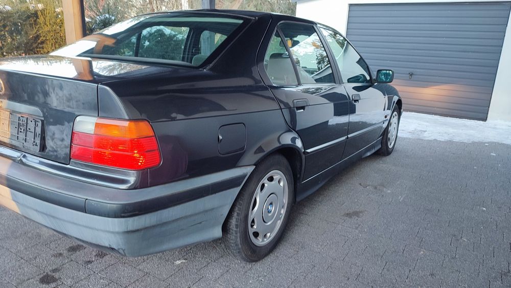 Sprzedam BMW e 36 sedan 1.8 m 40