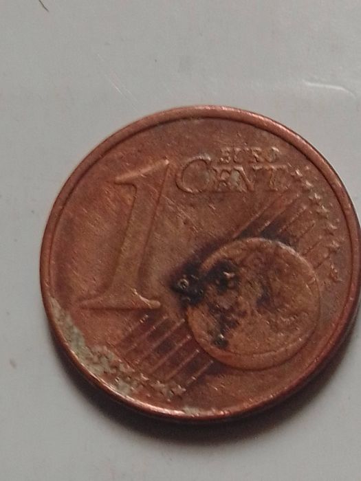 Moedas com irregularidades e defeitos para coleção.