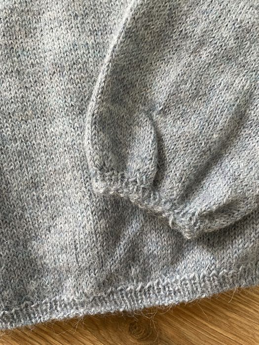 Sweterek dziewczęcy