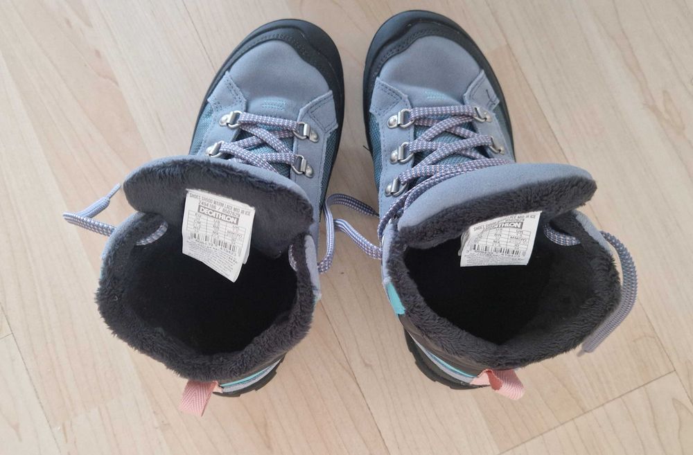 Botas Quechua, waterproof, tamanho 34