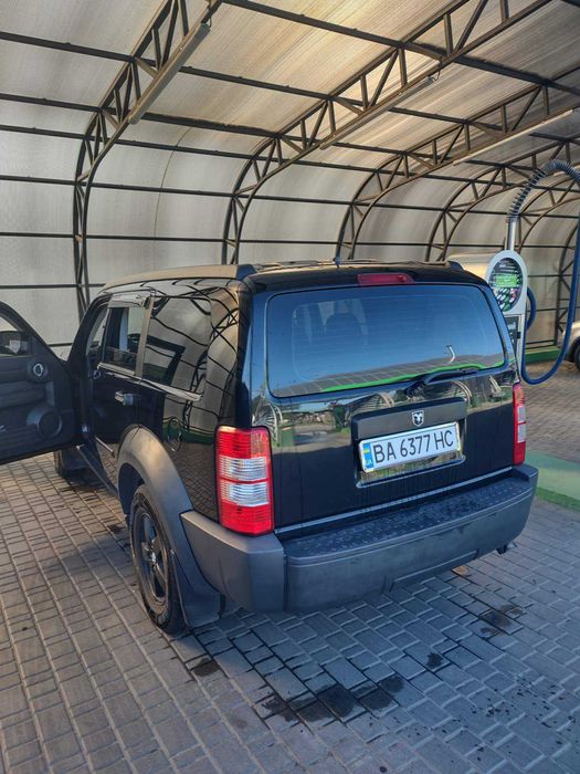 Ексклюзивний автомобіль Dodge Nitro у гарному