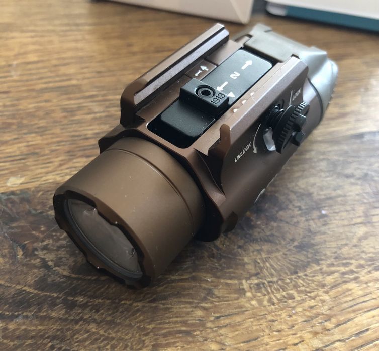 Latarka Olight Valkyrie PL-3R