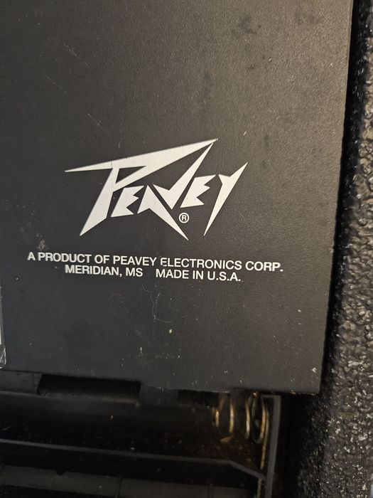 Amerykański wzmacniacz Peavey do gitary I mikrofonu,  zasilanie 12V