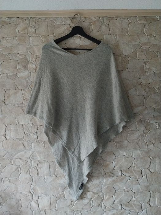 Poncho z kaszmiru 100% w jasnym ,szarym kolorze