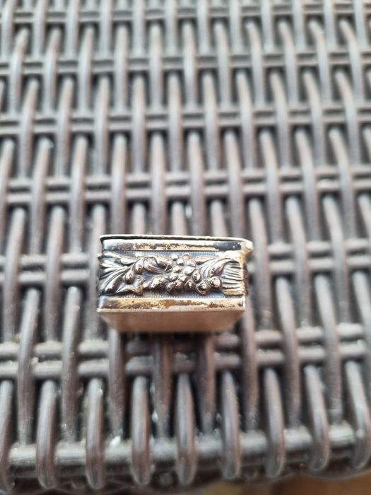 Vintage caixa de metal pastilhas