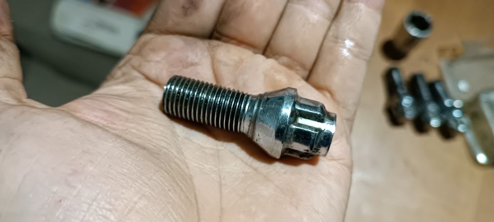 Болти секретки м14*1.5