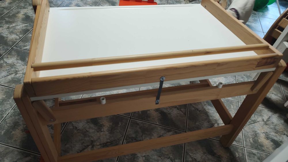 Biurko Ikea Flisat + krzesełko ikea mamut