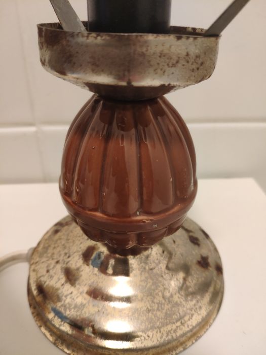 Dois candeeiros vintage, em cerâmica e metal, para restaurar