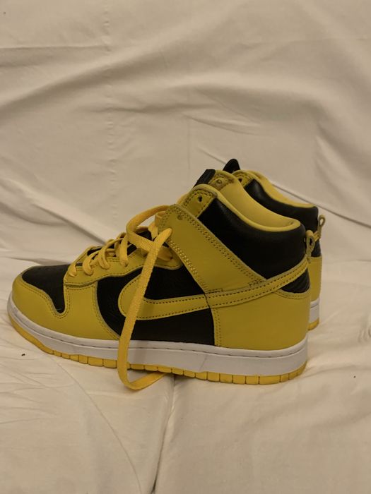 Nike dunk high  varsity maize
