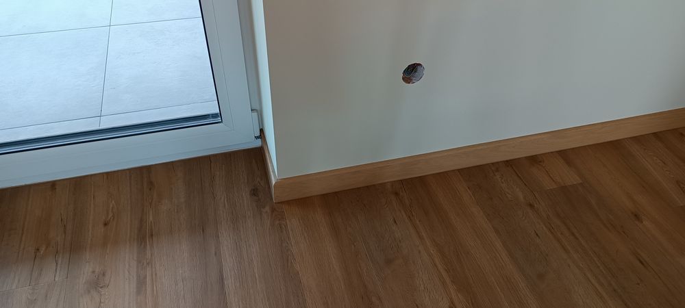 Montaż listew przypodlogowych