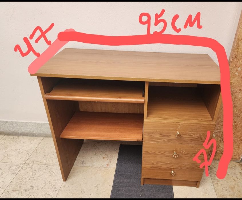 Secretaria com gavetas e cadeira