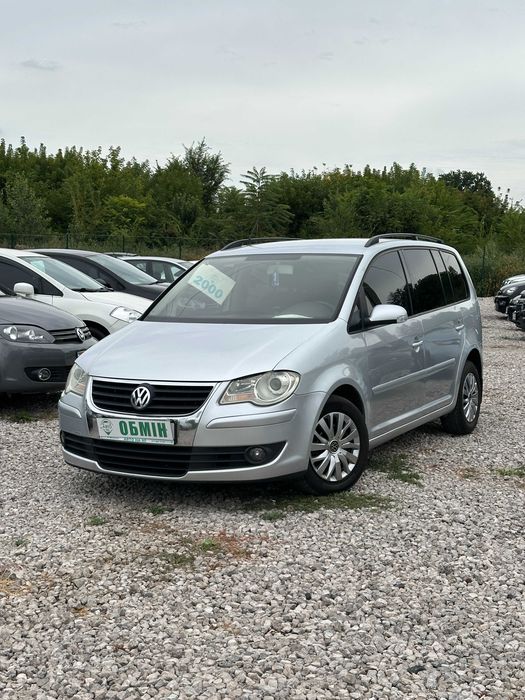 Продам Volkswagen Touran 2006 рік можлива розстрочка,кредит,обмін!
