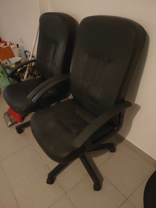 Cadeira de escritório giratória usada – conforto e praticidade