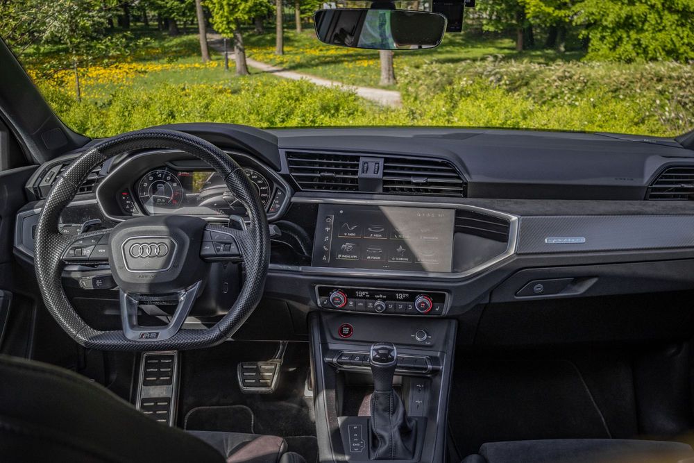 Wynajem aut wypożyczalnia suv Audi RSQ3 400KM PROMOCJA 30dni 6490!