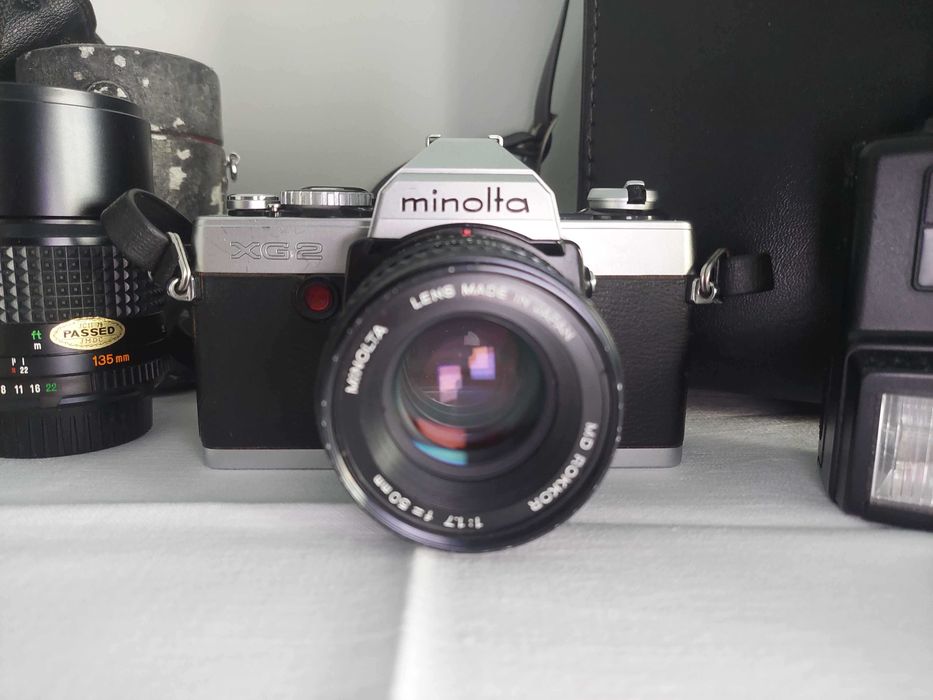 Minolta XG2 + 3 objetivas, flash e mala de couro