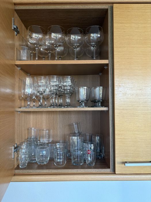 Cozinha em Melamina de carvalho com portas em folha de carvalho