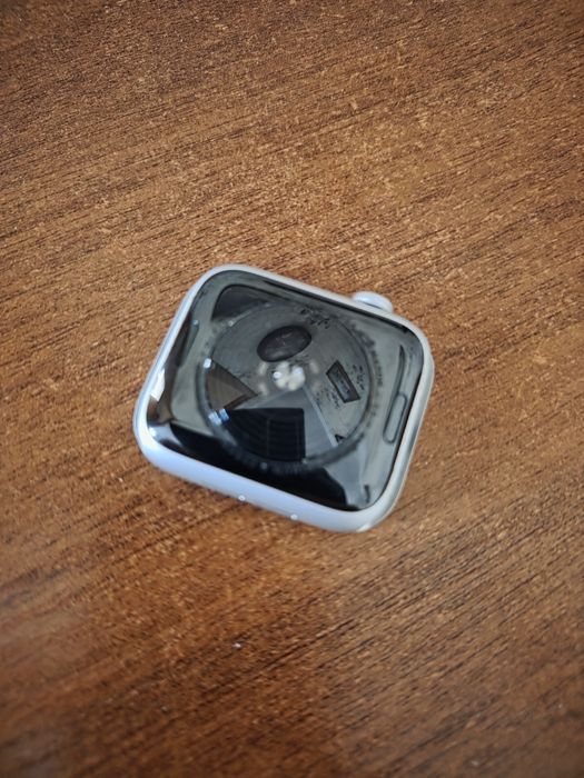 Наручний годинник Apple watch SE . Як новий