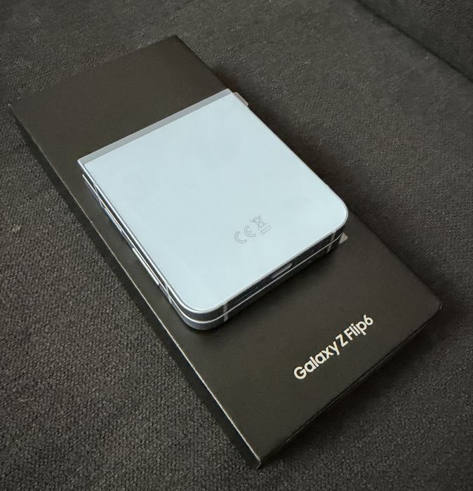 Samsung Galaxy Z Flip 6         12GB 256GB