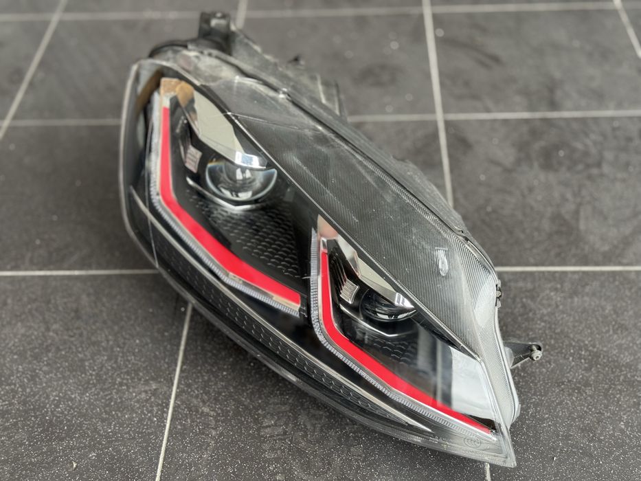 Farol Direito Golf 7.5